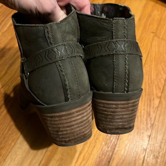 Teva Women's Greenish Brown Nubuck Leather Zip-up Foxy Ankle Boot - size 8.5 - Picture 3 of 5